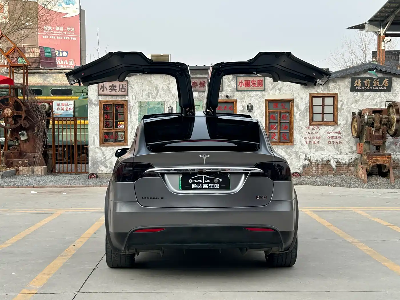 TESLA MODEL X