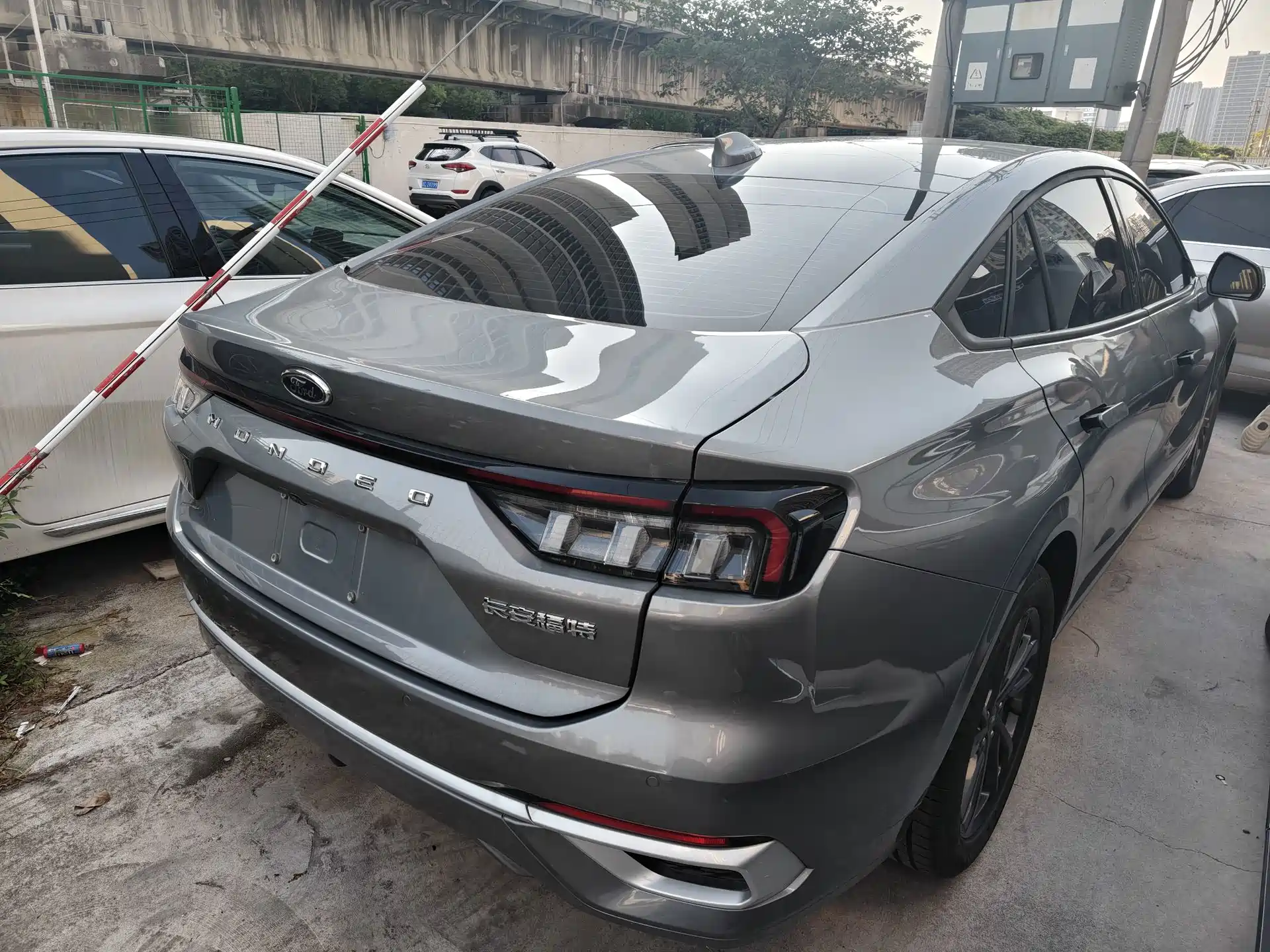 Фото 4 - Ford Mondeo