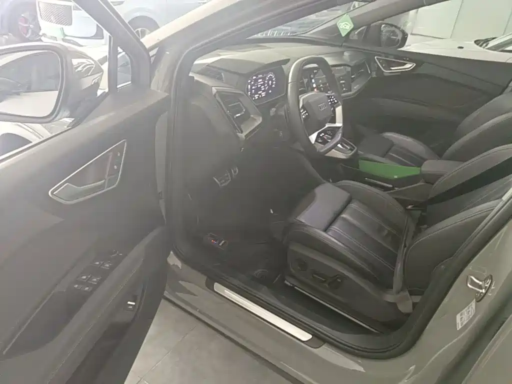 Audi Q4 e-tron 2023 2023 40 e-tron Pioneer Edition