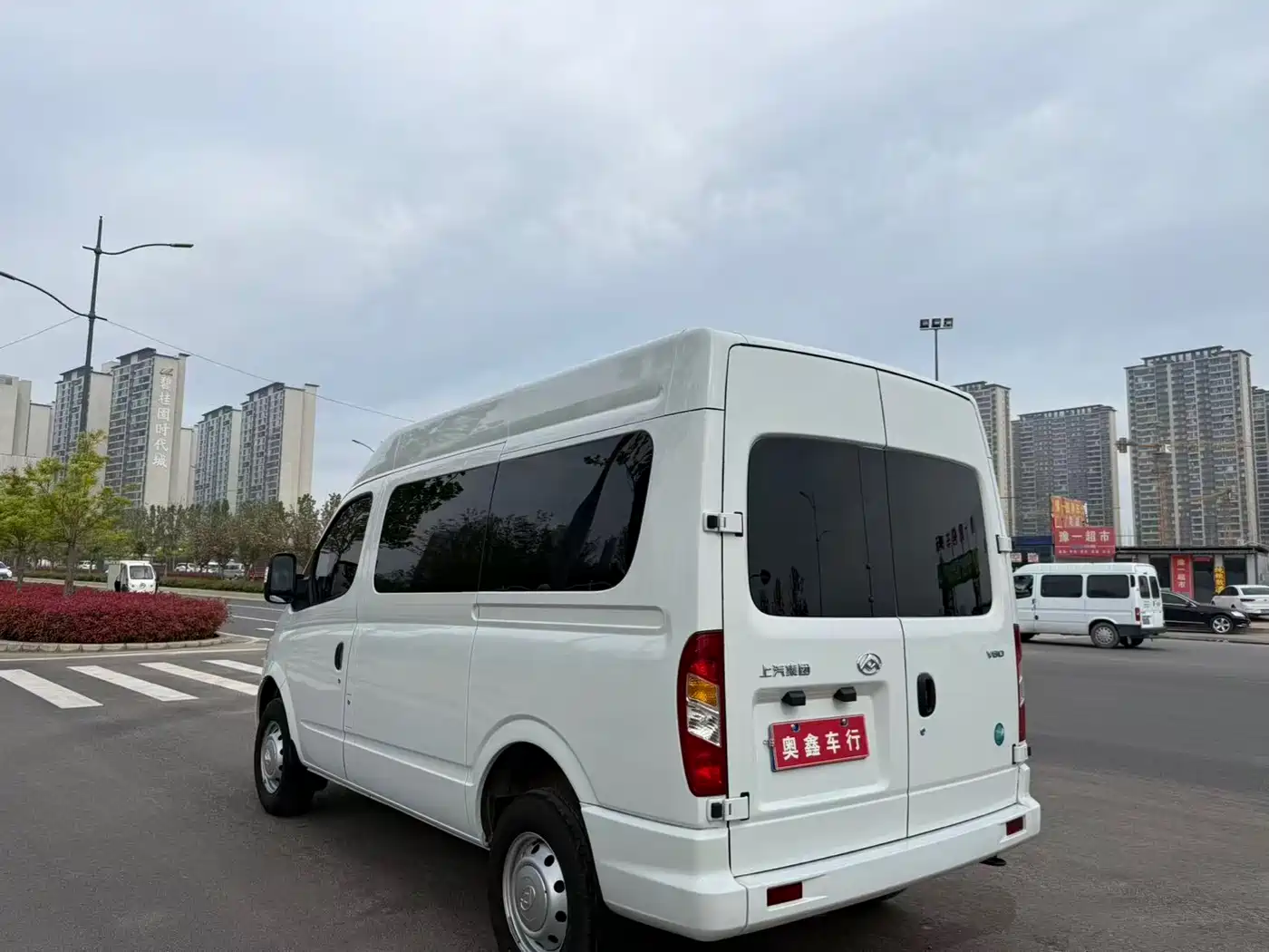 SAIC Maxus Xintu V80 2024 Model Year Aoyunton Value Edition 6MT Short Wheelbase Medium Roof 127Ps 5/6-Seater фото 9