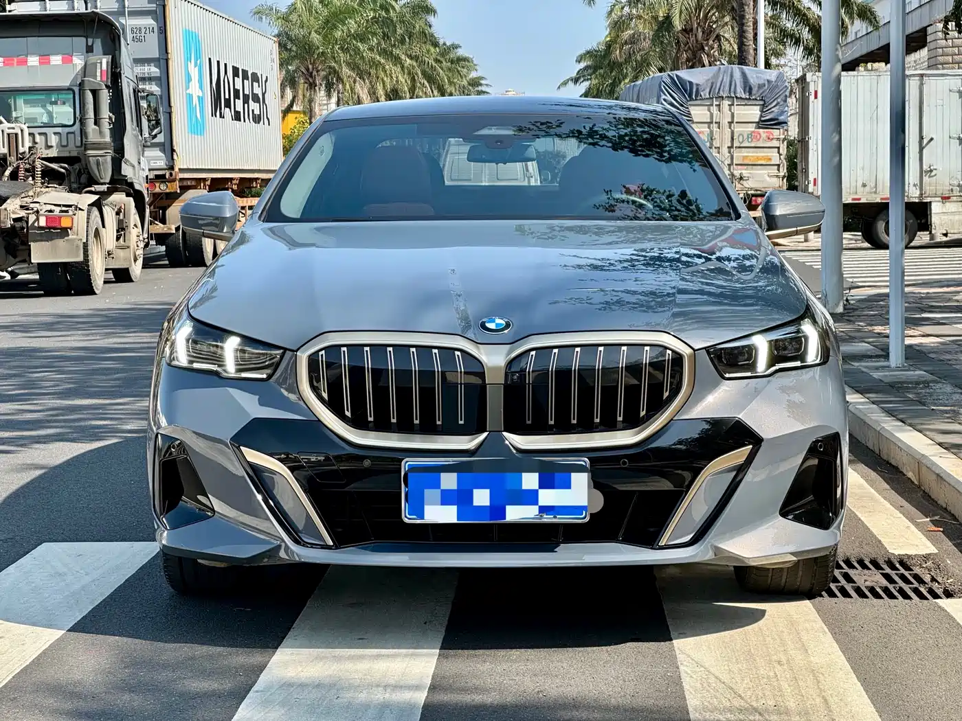 BMW 5 Series 2025 530Li Leading M Sport Package фото 2