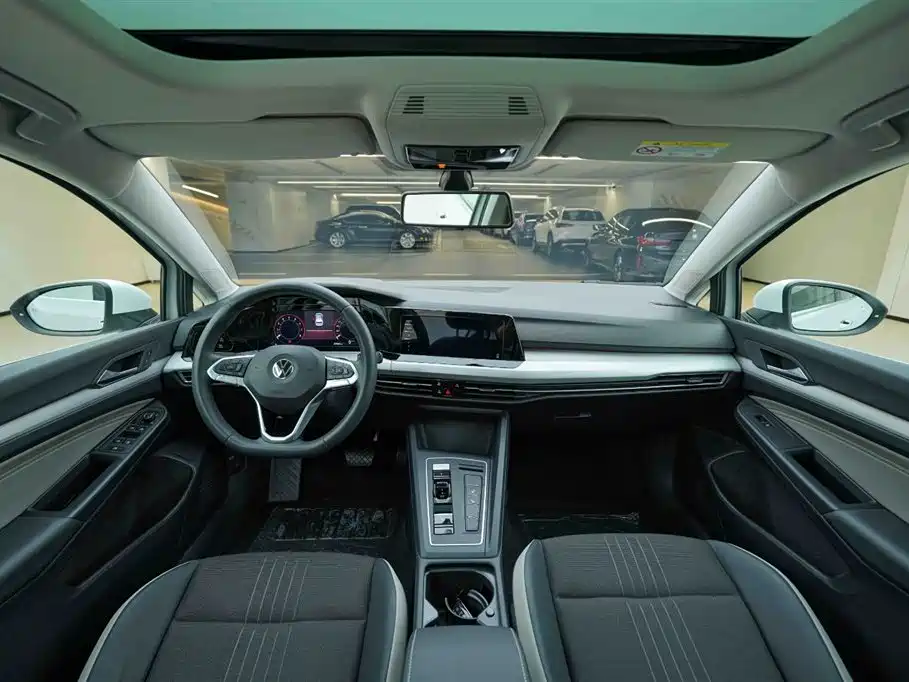 VOLKSWAGEN GOLF