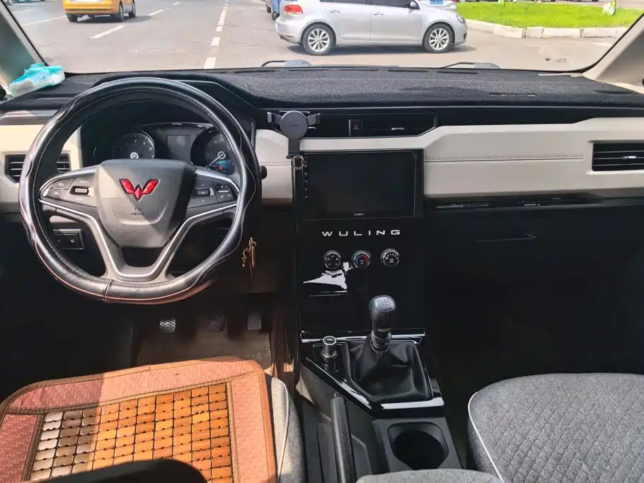 Wuling Motors Wuling Hongguang PLUS 2023 2020 1.5L Manual Comfort 7-seater