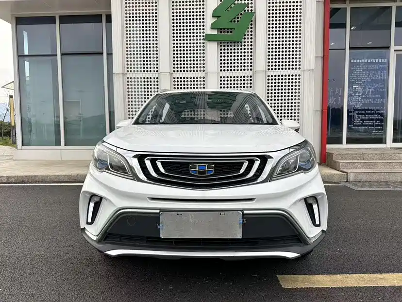 Фото 26 - Geely Vision X3