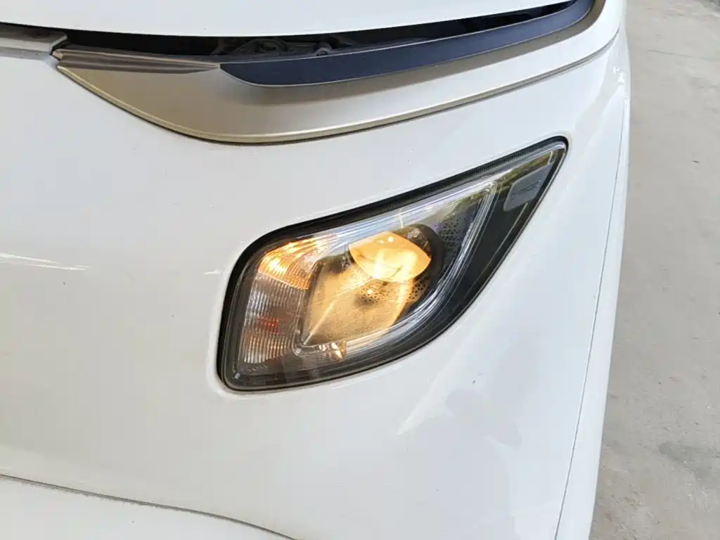 Фото 24 - Baojun E200