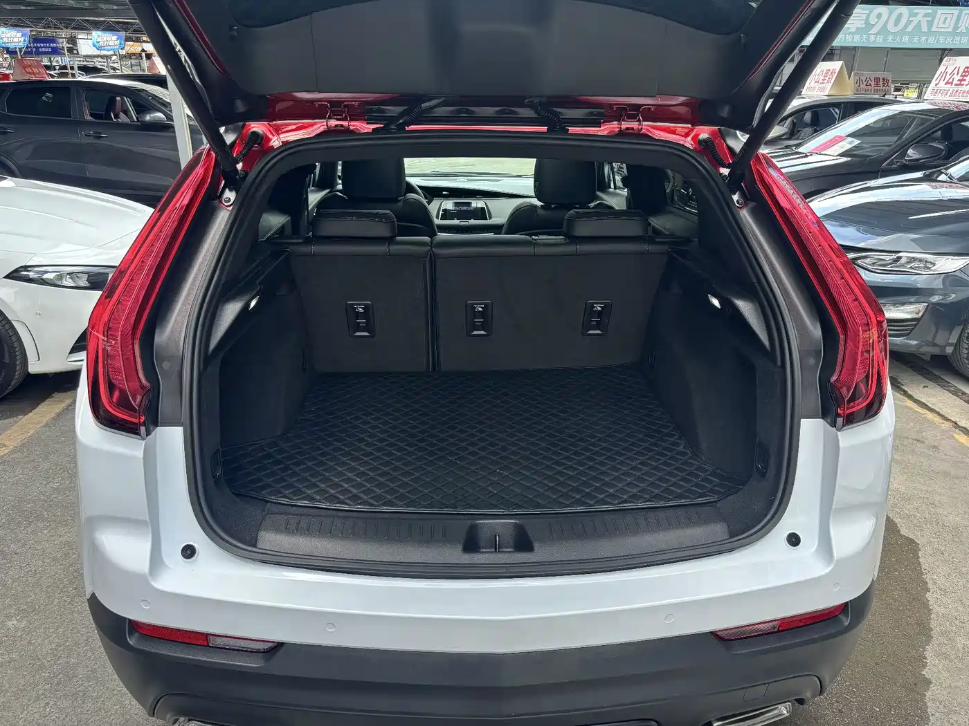 Cadillac XT4 2023 2022 28T FWD Style