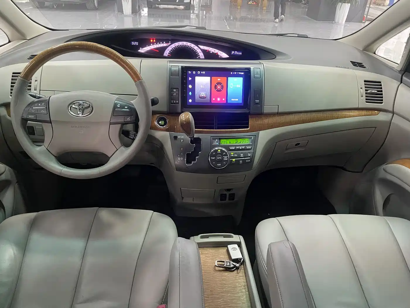Toyota Previa 2012 2.4L 7-Seater Luxury Edition фото 12