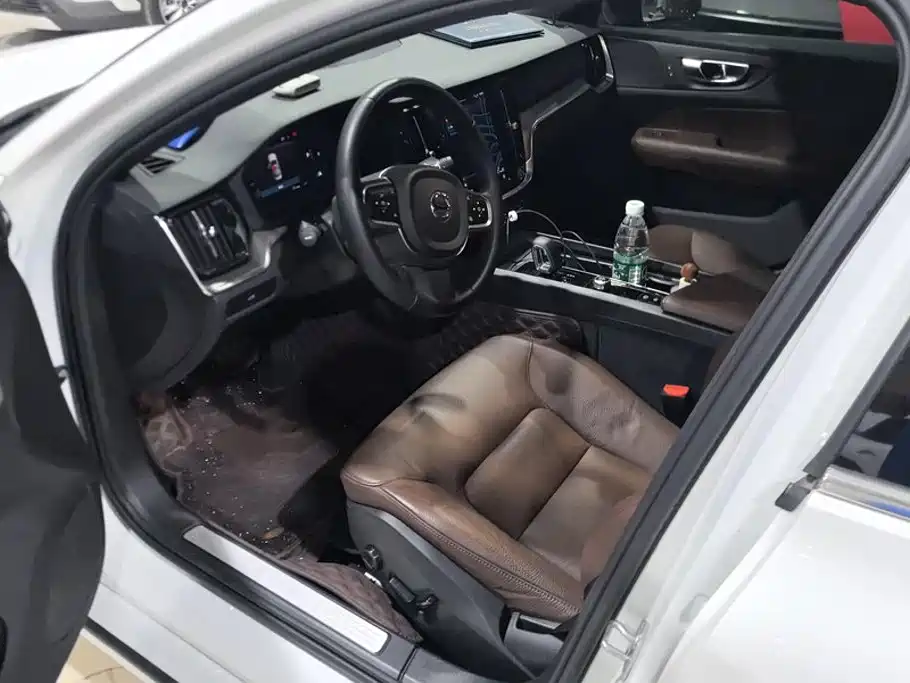 Volvo S60 2024 2025 B4 Smart Luxury Edition