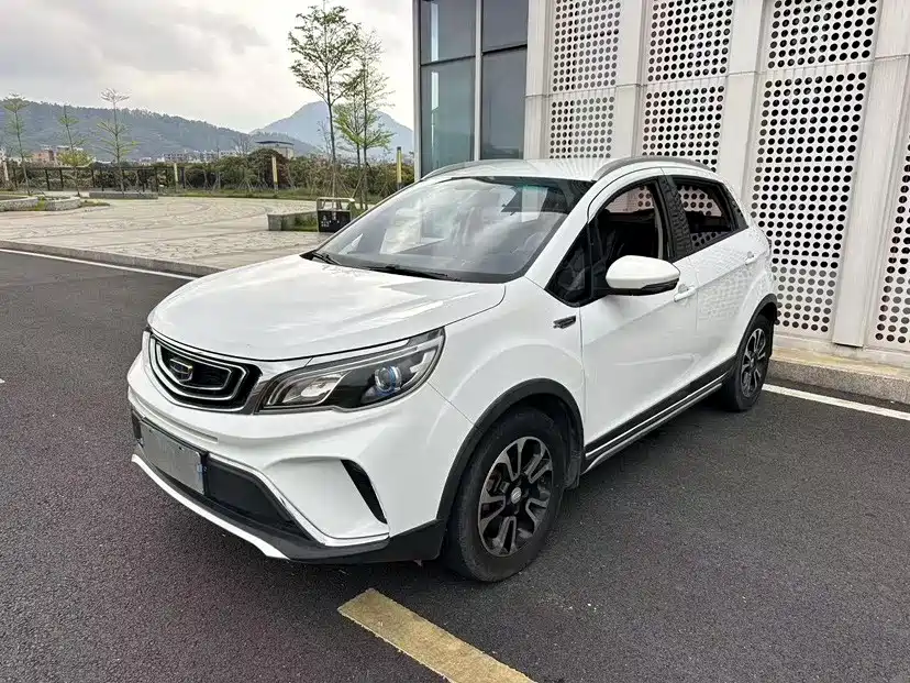 Фото 13 - Geely Vision X3