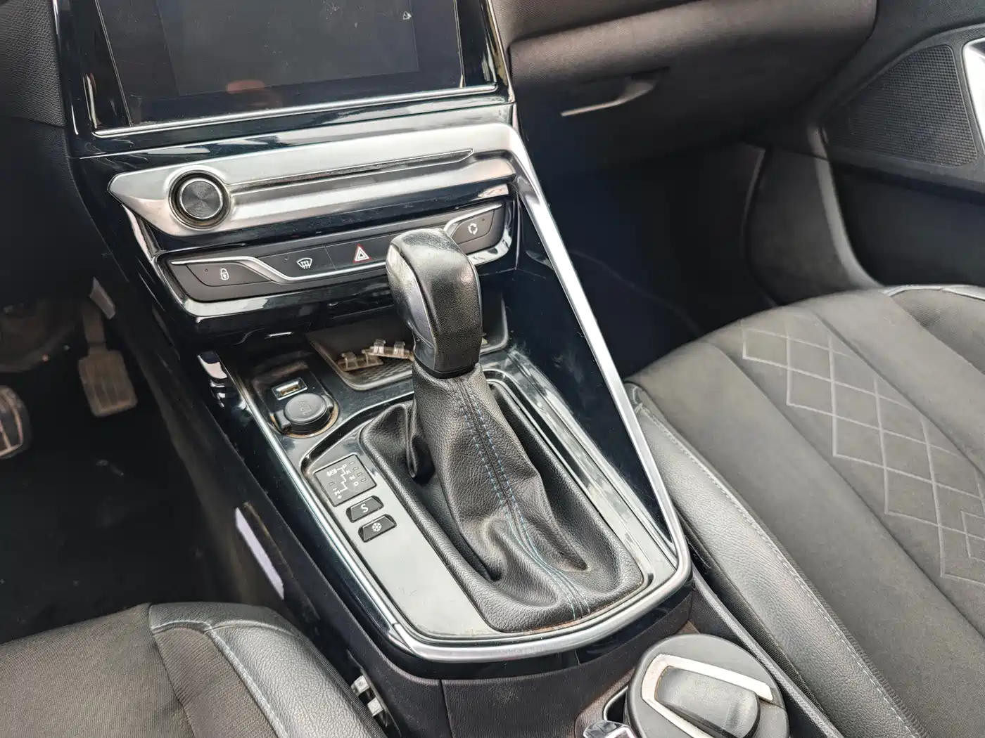 Peugeot 308 2016 1.6L Automatic Luxury фото 14