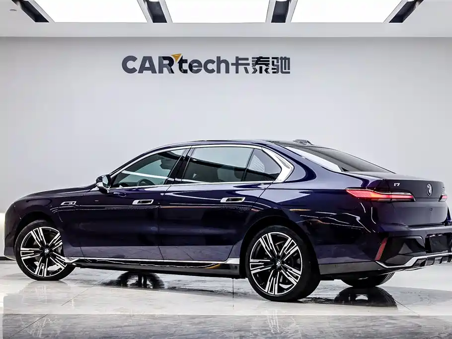 BMW I7