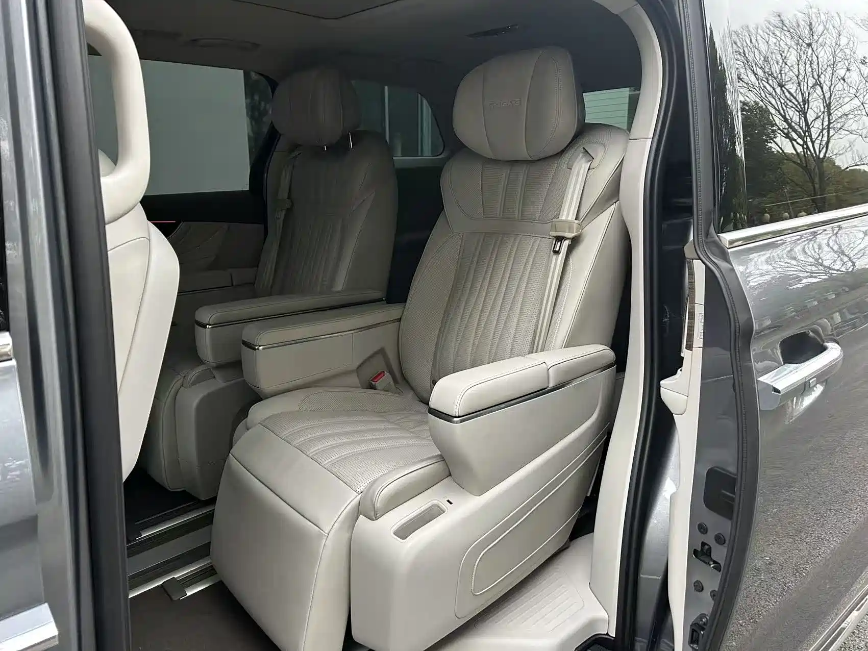 Фото 4 - Roewe iMAX8