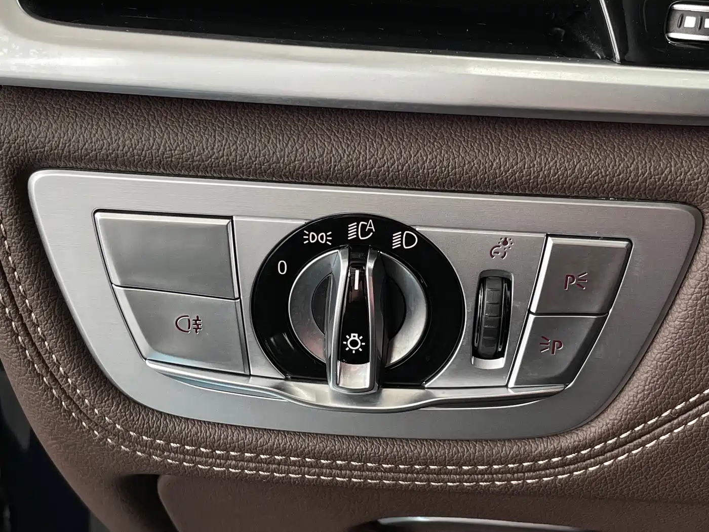 BMW 7 Series 2019 740Li Leading M Sport Package фото 27