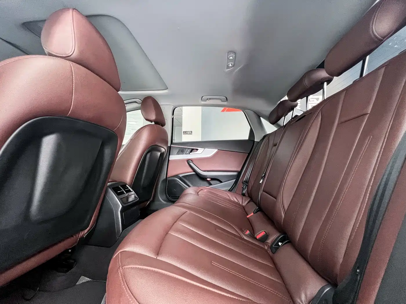 Фото 10 - Audi A4L