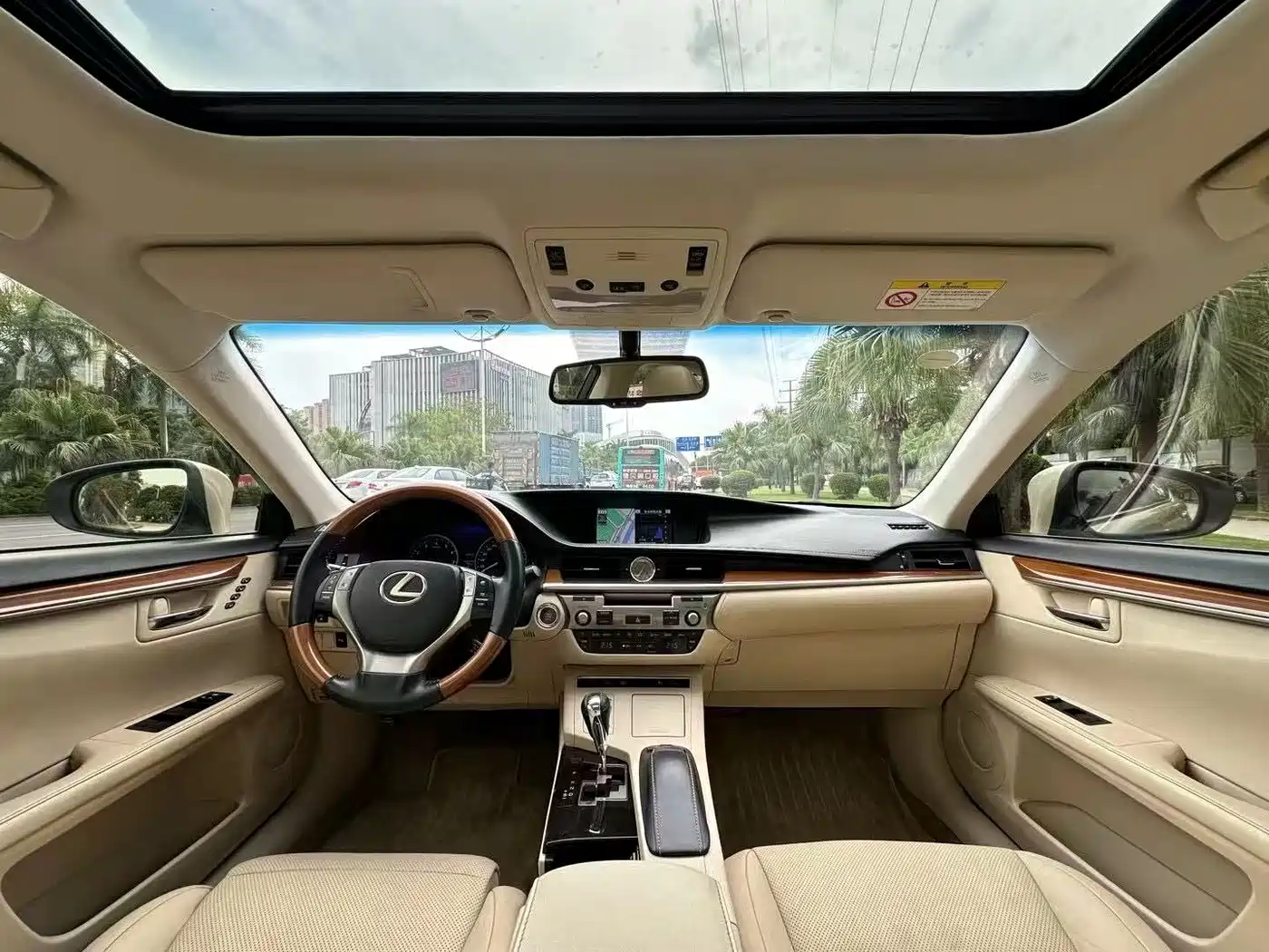 Photo 5 - Lexus ES