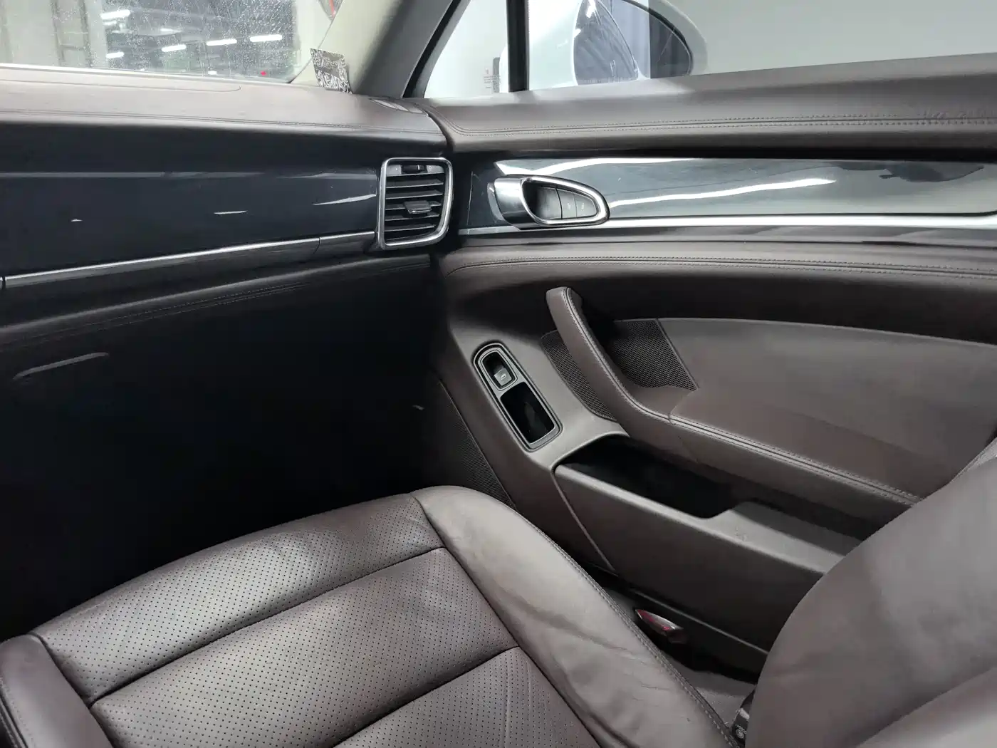 Porsche Panamera 2010 Panamera 4 3.6L фото 12