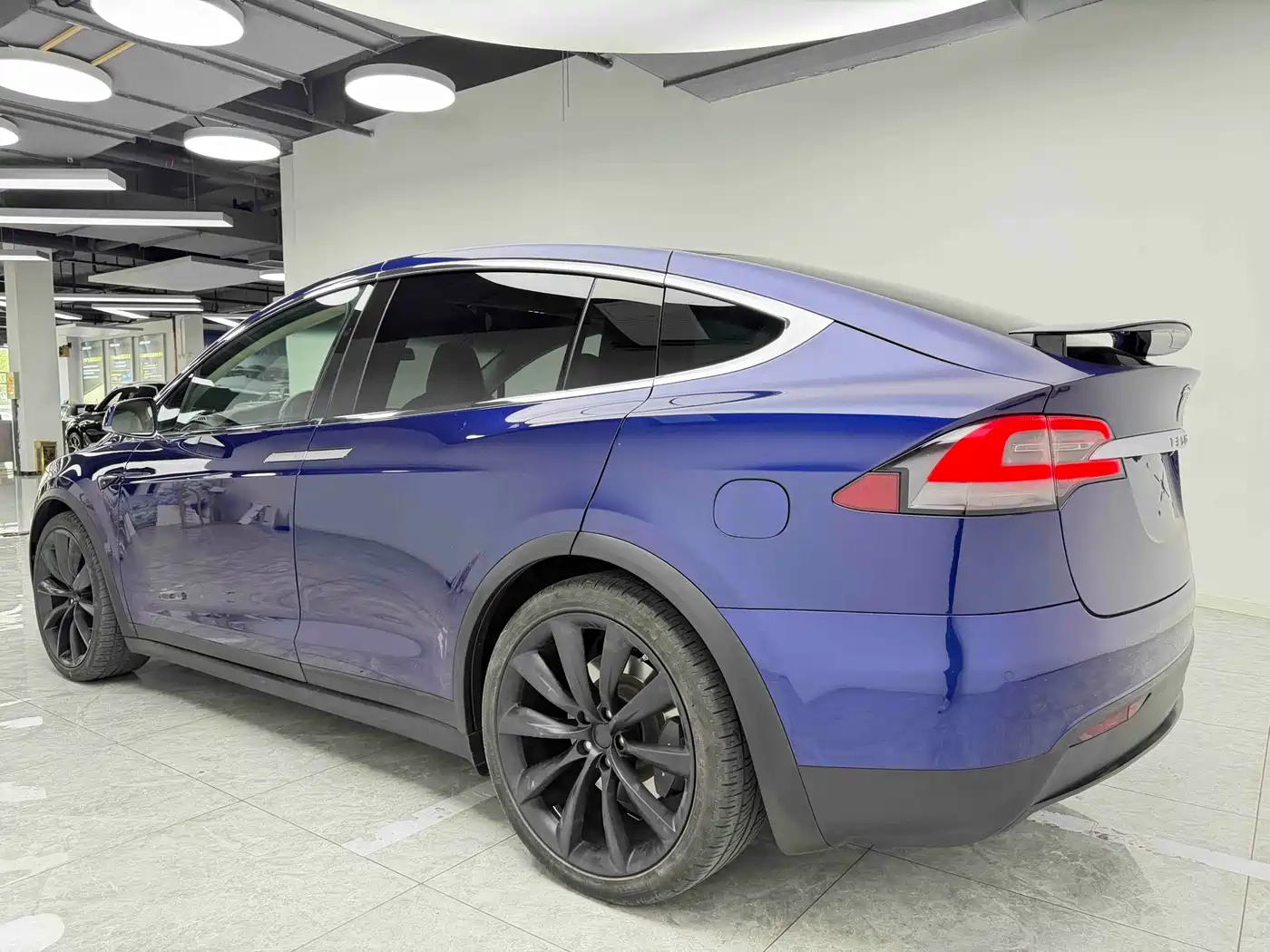 TESLA MODEL X