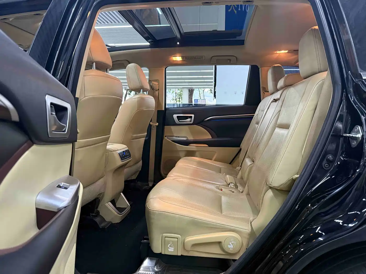 Toyota Highlander 2015 2.0T AWD Ultimate Edition 7-seater фото 9