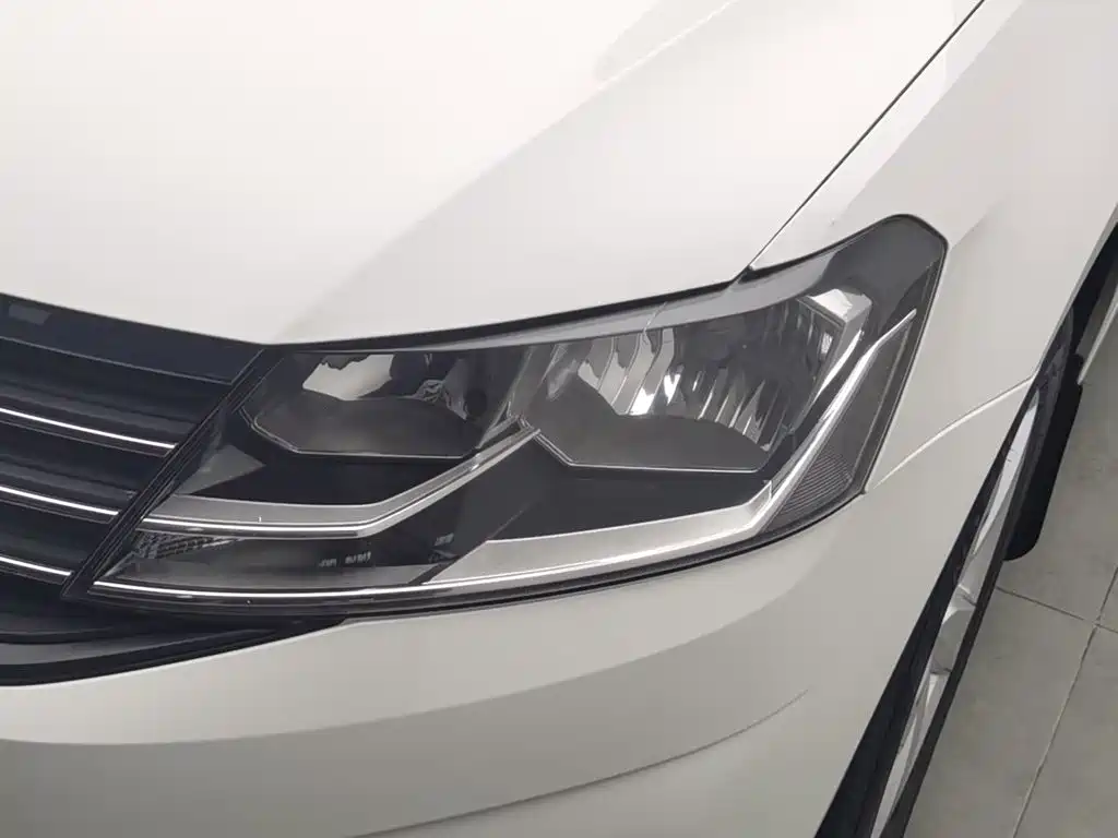 صورة 7 - Volkswagen Lavida