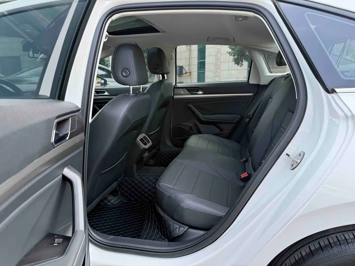 Volkswagen Lavida 2022 1.5L Auto Comfort Edition фото 7