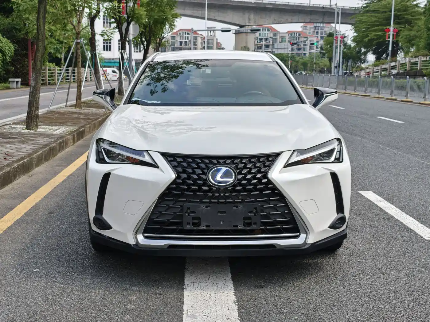 Фото 3 - Lexus UX