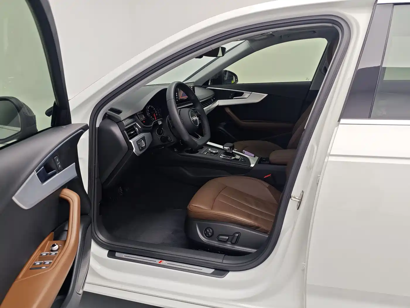 Audi A4L 2018 30th Anniversary 45 TFSI quattro Personality Sport фото 8