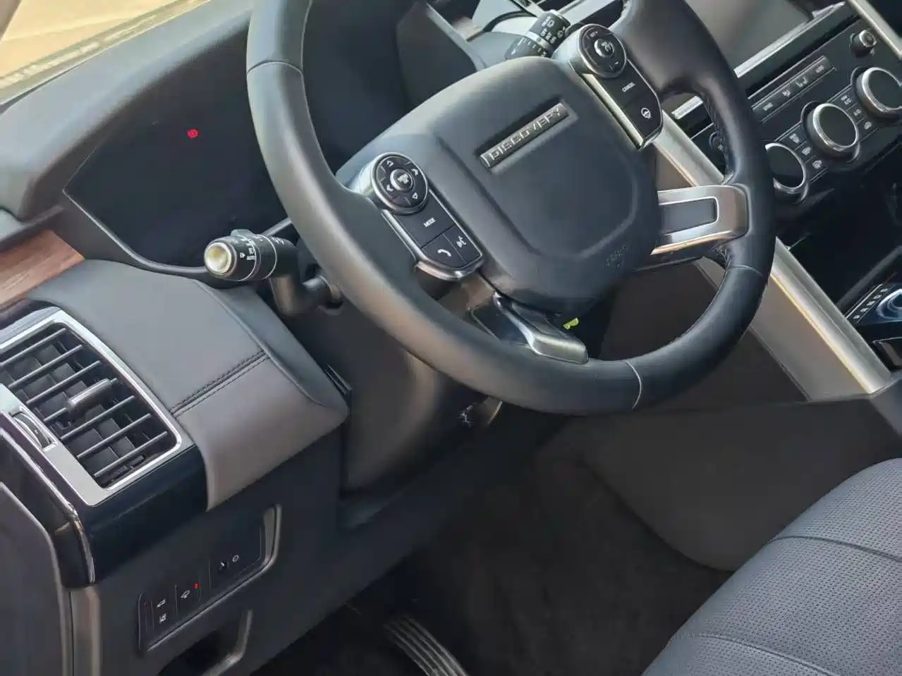 Land Rover Discovery 2018 3.0 SC V6 HSE фото 5