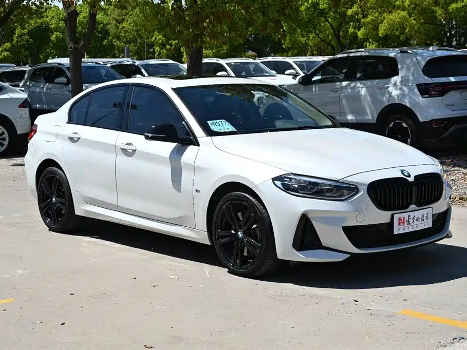 BMW 1 Series 2023 125i M Sport Shadow Edition фото 6