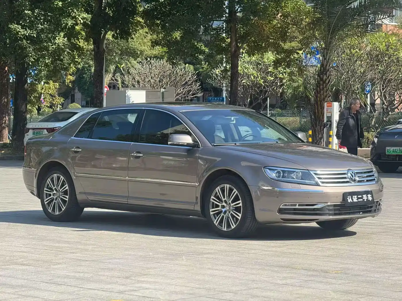 Volkswagen Phaeton 2012 3.0L Executive фото 3