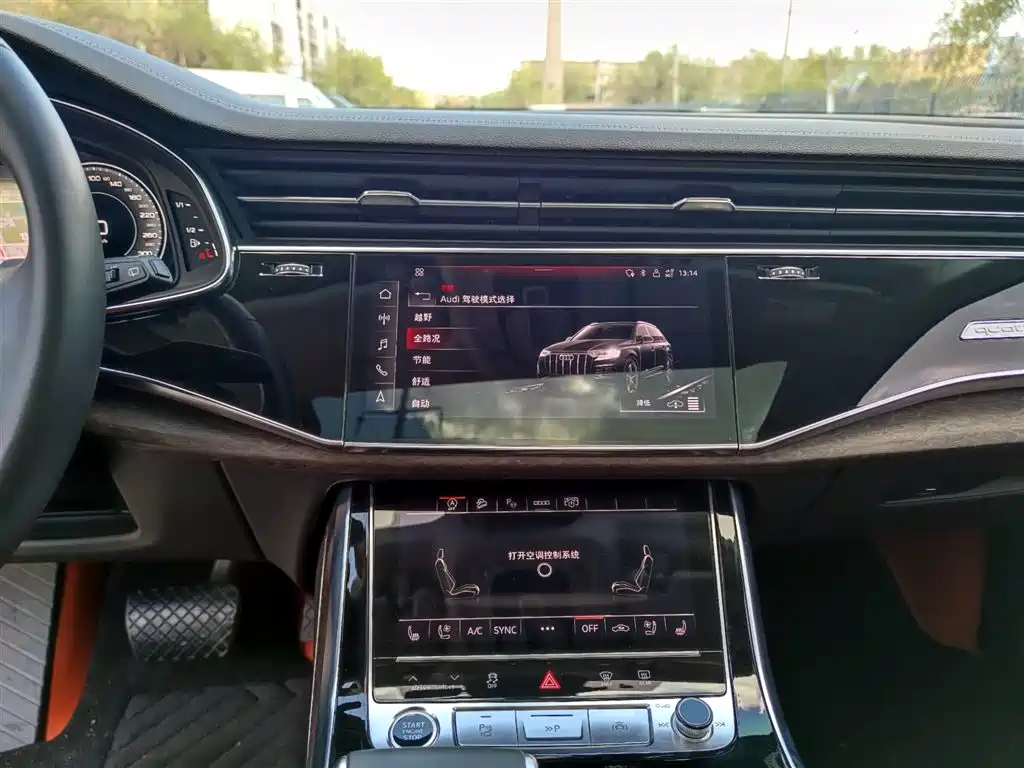 AUDI Q7