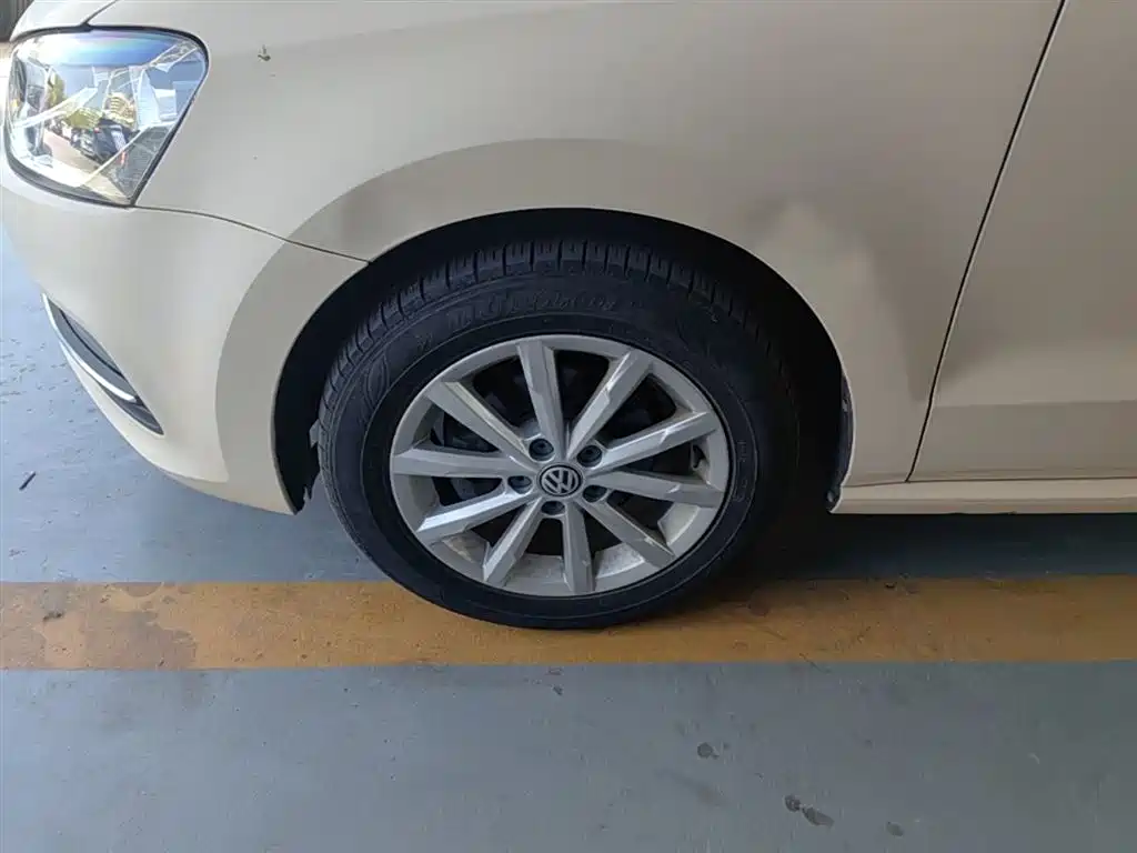 Volkswagen Polo 2016 1.6L Automatic Luxury фото 23