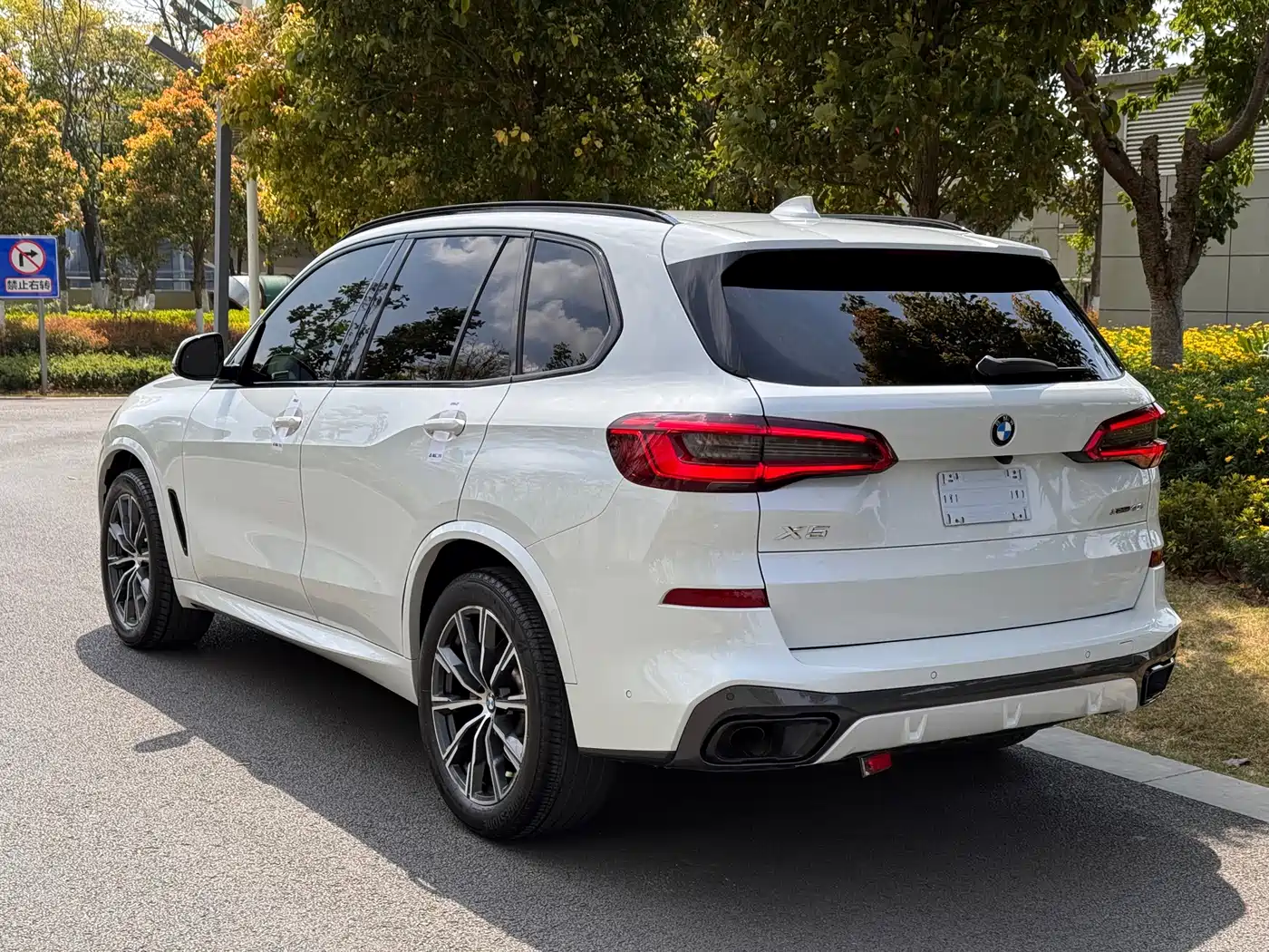 BMW X5 (Import) 2019 xDrive40i Exclusive M Sport Package фото 4