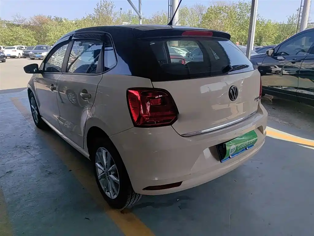 Volkswagen Polo 2016 1.6L Automatic Luxury фото 5