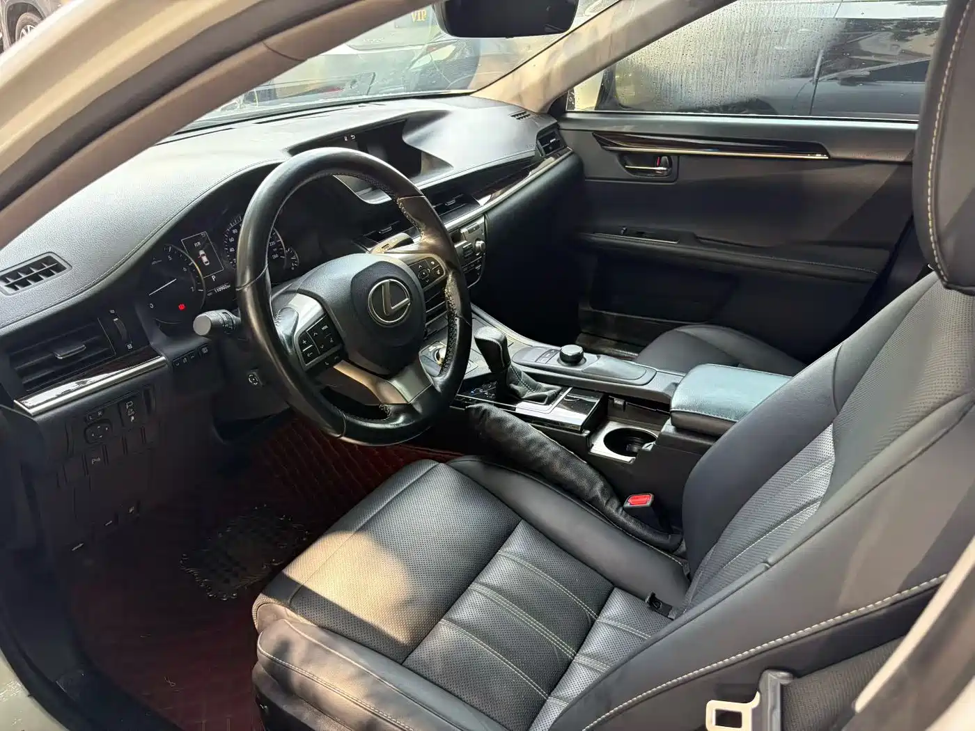 Фото 4 - Lexus ES