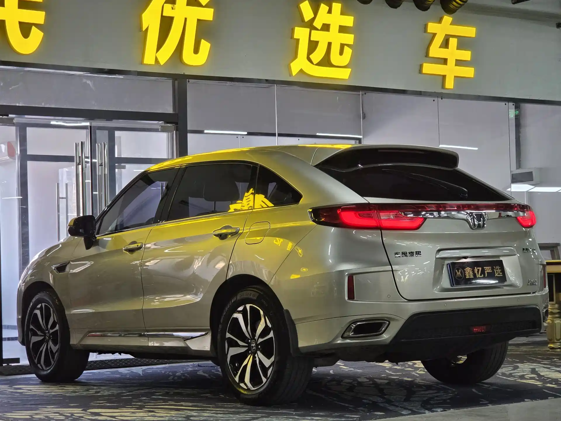 Фото 14 - Honda UR-V