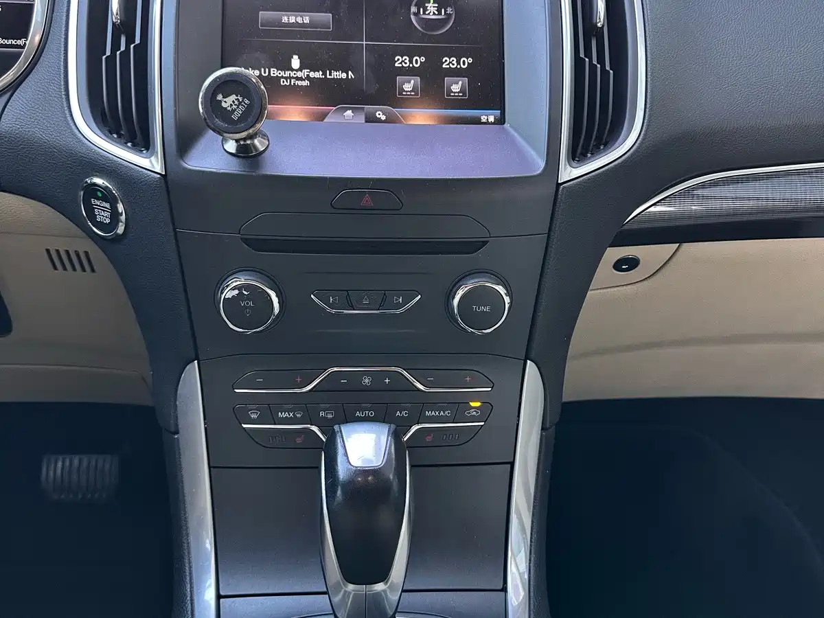 Фото 20 - Ford Edge