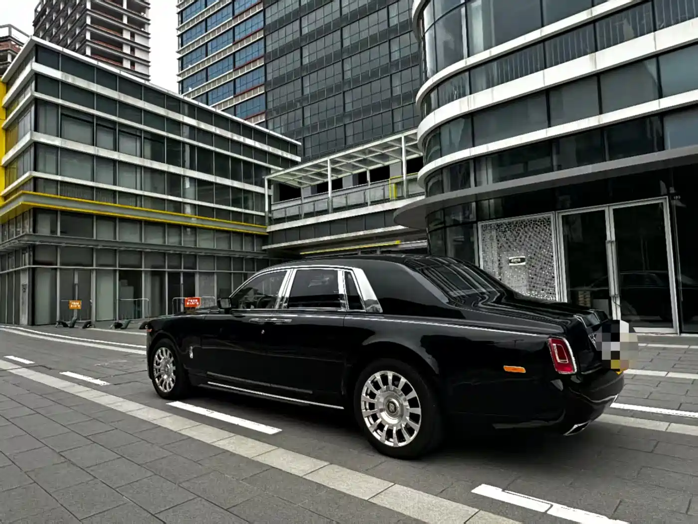 Rolls-Royce Phantom 2004 Model 6.7L Standard Version фото 2