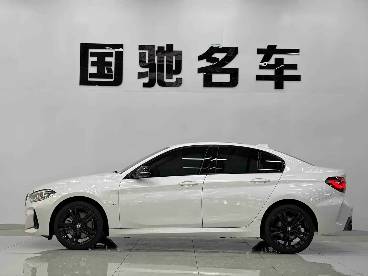 BMW 1 Series 2023 125i M Sport Shadow Edition фото 3