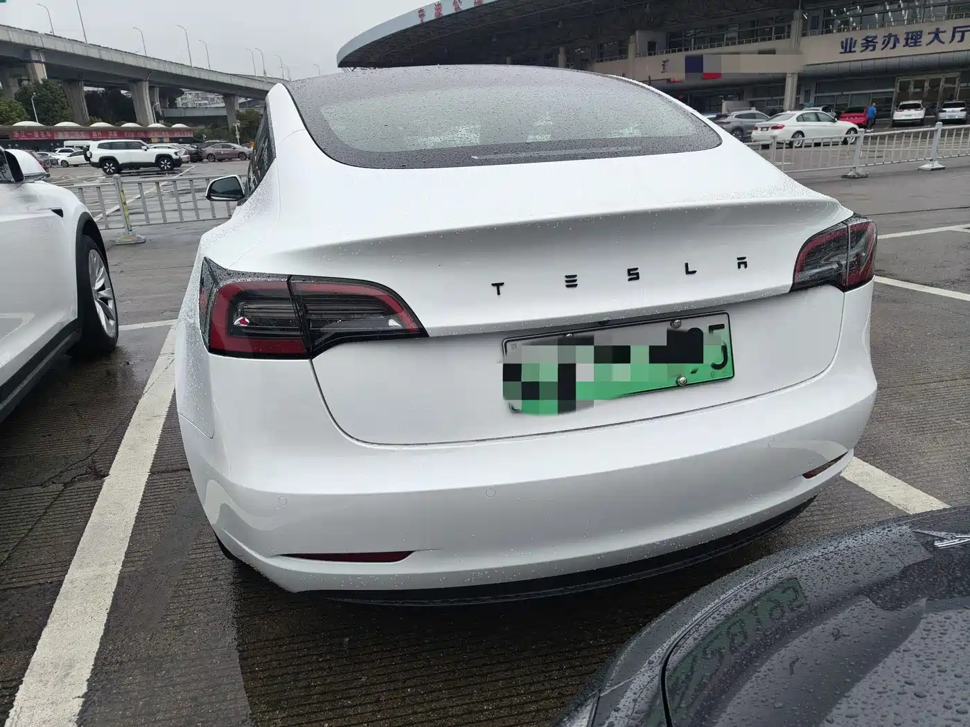 TESLA MODEL 3