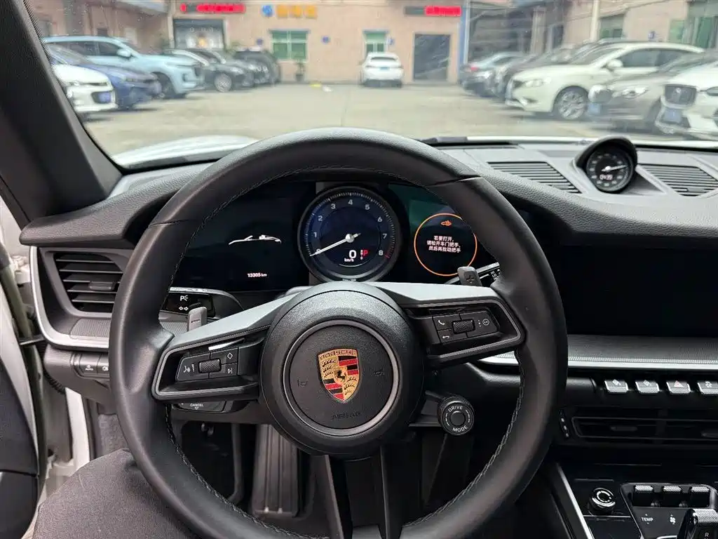 PORSCHE 911
