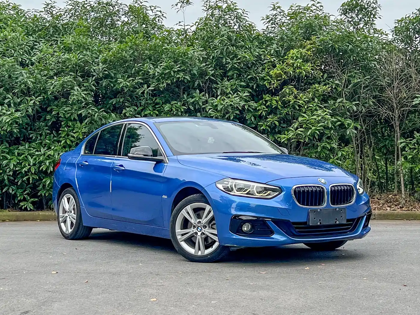 BMW 1 Series 2018 118i Sport Edition фото 3