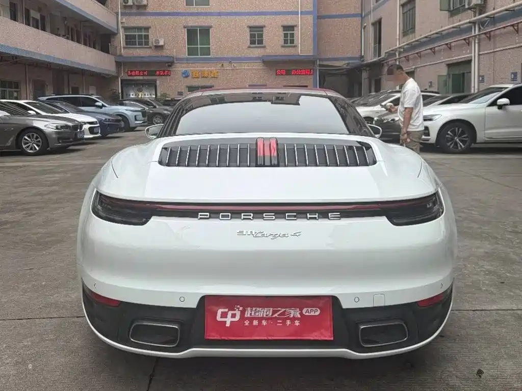 PORSCHE 911