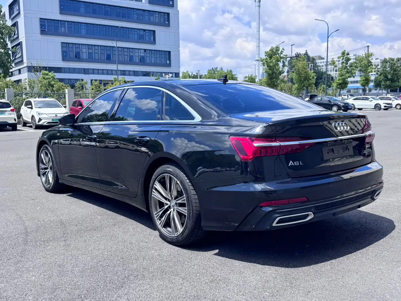 Фото 9 - Audi A6L