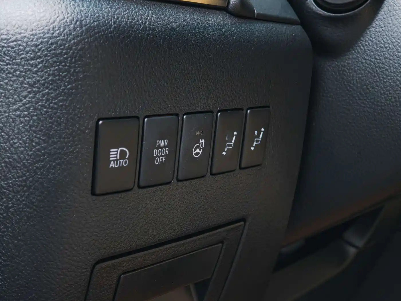 Toyota Vellfire 2020 Twin Engine 2.5L HV Premium Edition фото 7
