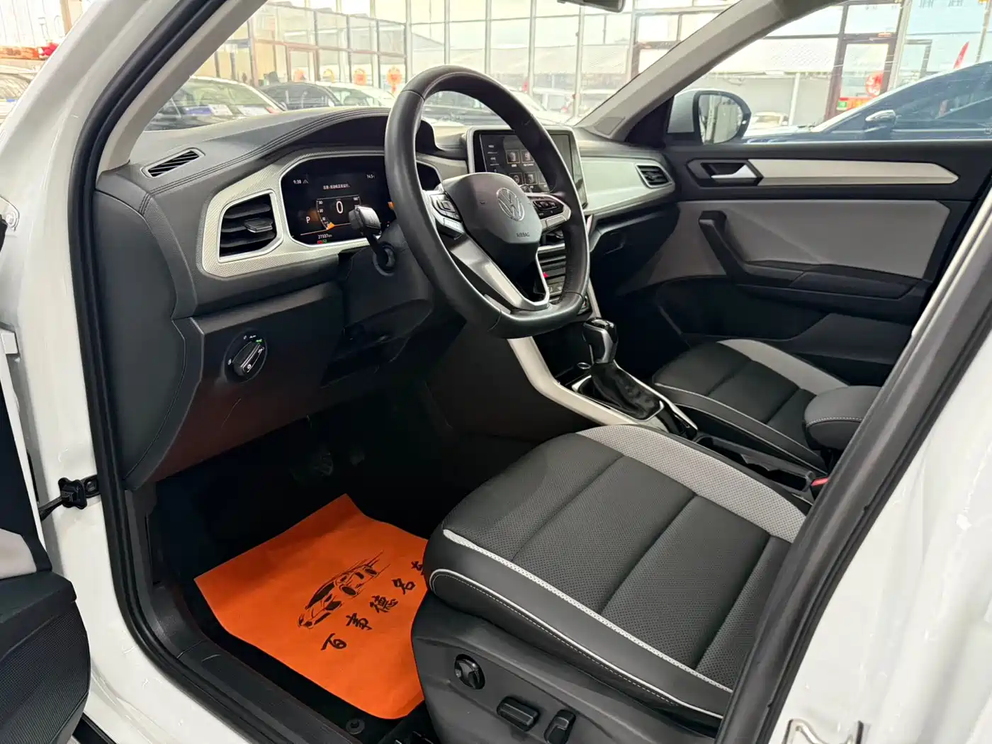 Volkswagen T-ROC 2023 280TSI DSG 2WD Time Edition фото 4