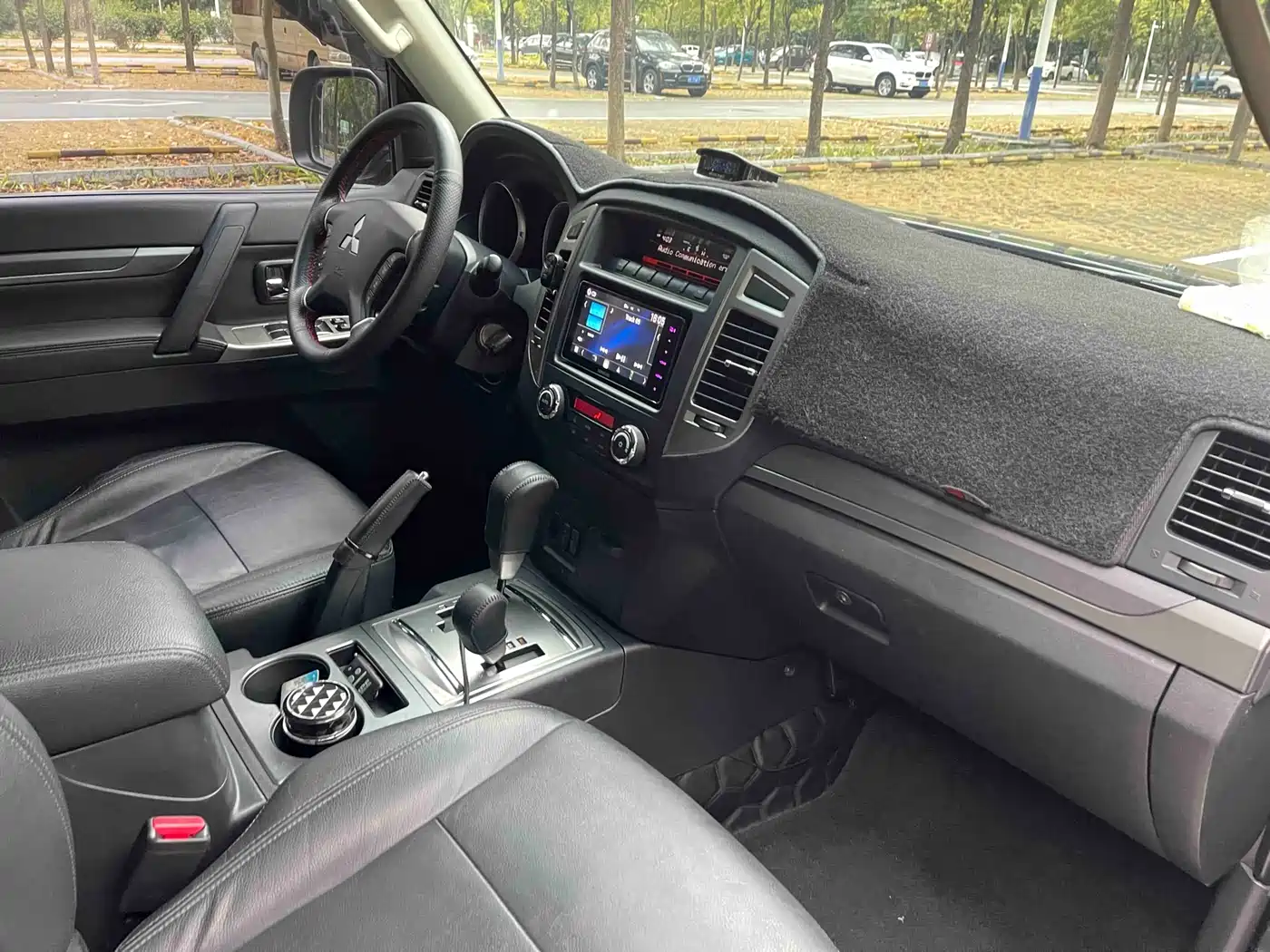 Mitsubishi Pajero (Import) 2015 3.0L Automatic Elite Premium Edition China IV фото 11