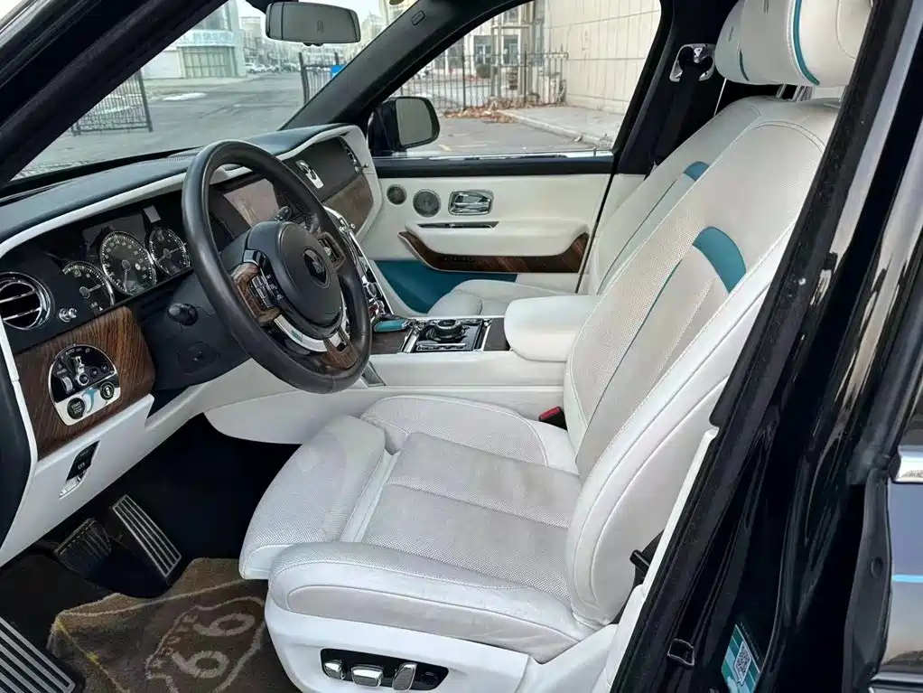 Фото 6 - Rolls-Royce Cullinan