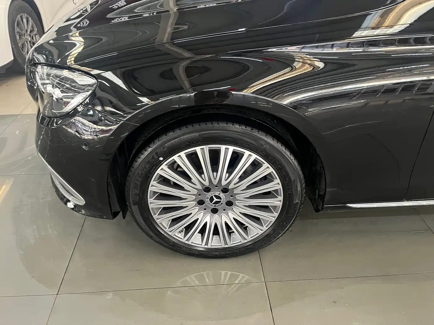 Mercedes-Benz E-Class 2023 E 300 L Fashion фото 3
