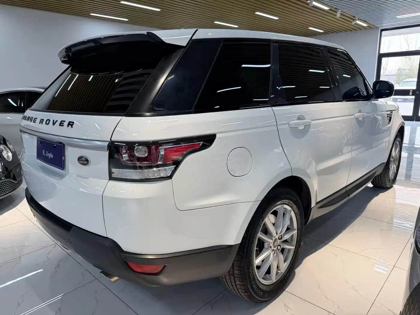 Land Rover Range Rover Sport 2016 Model 3.0 SC V6 HSE фото 4
