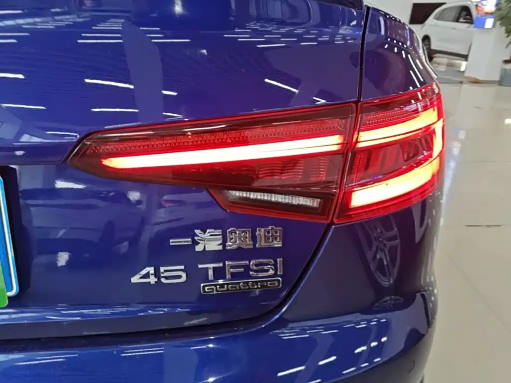 Фото 8 - Audi A4L